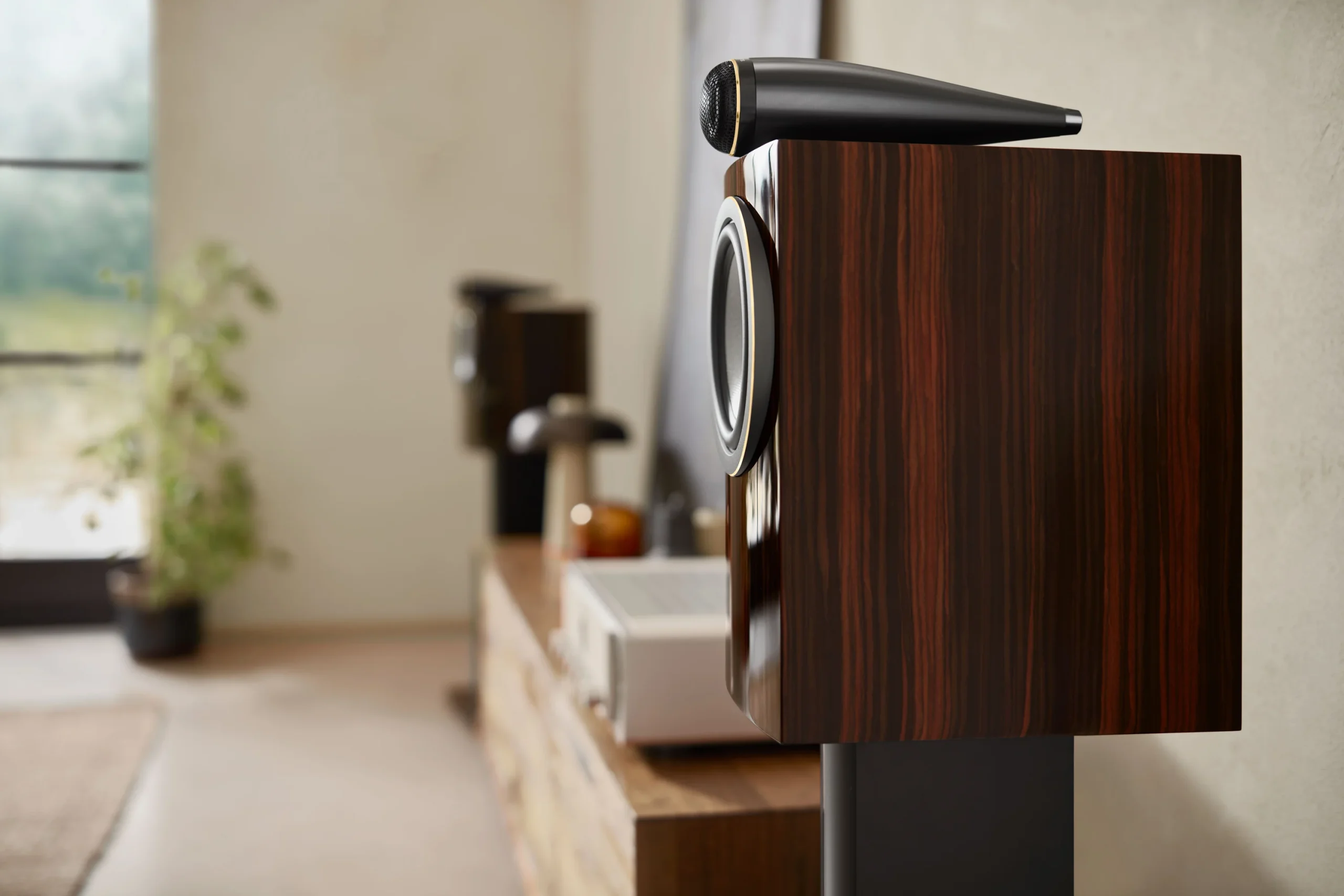 Bowers & Wilkins 703 S3 Signature Gloss Datuk Banner