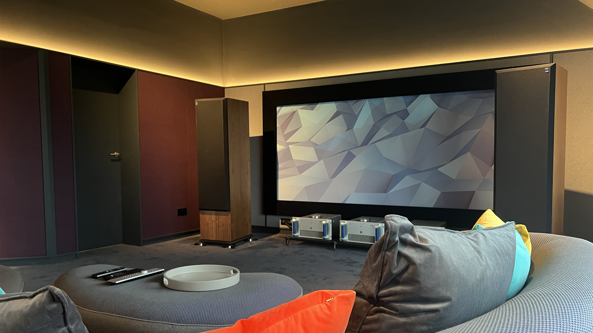 The room in Hi-Fi listening mode. The screen can showcase the artwork you choose from a wide variety of styles.