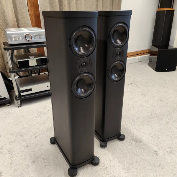 Wilson Benesch P2.0 in Nero (Ex-Display)