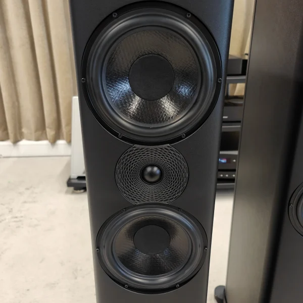 Wilson Benesch P2.0 in Nero (Ex-Display) - Image 2