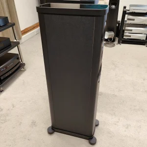 Wilson Benesch P2.0 in Nero (Ex-Display)
