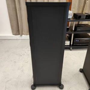 Wilson Benesch P2.0 in Nero (Ex-Display)