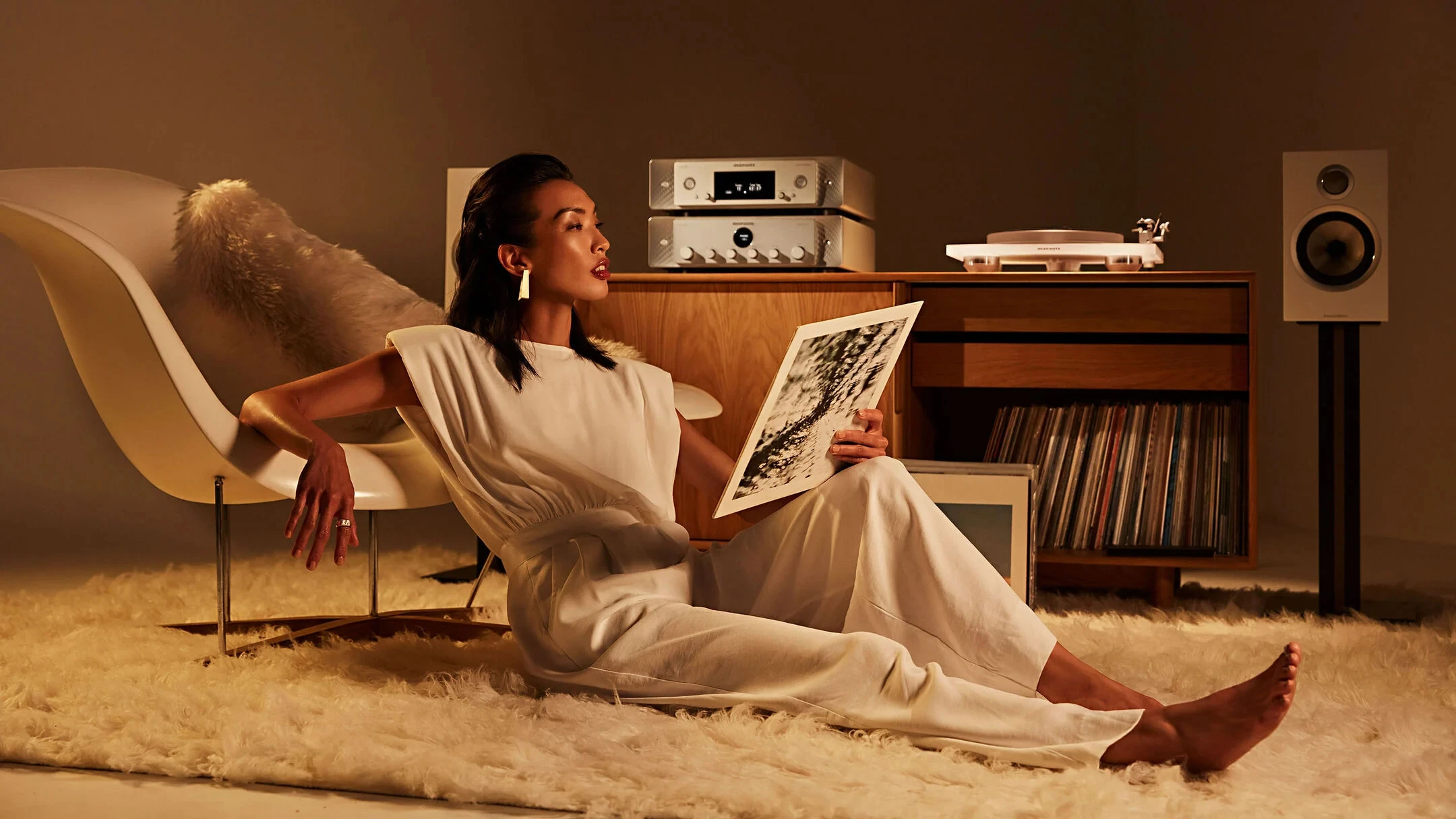 Marantz MODEL 30 Integrated Amplifier Woman relaxing with vinyl record